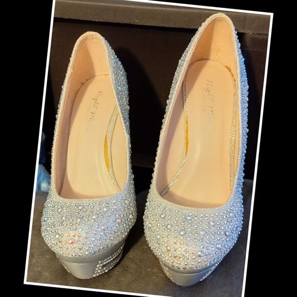NIGHT MOVES PUMPS 5" HEEL 1.5 PLAT FORM BALL OF FOOT 3".NO SIZE MARKED MEASURES - Picture 5 of 6